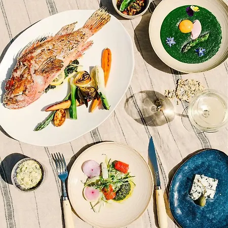 Hotel Restaurant Les Arnelles 4*