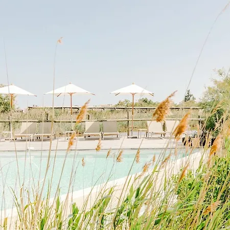 Hotel Restaurant Les Arnelles 4*