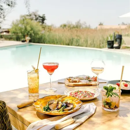 Hotel Restaurant Les Arnelles 4*