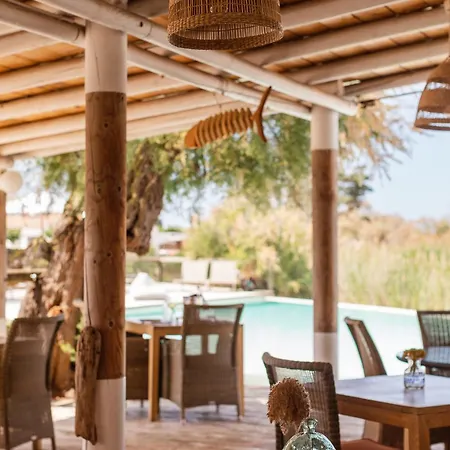 Hotel Restaurant Les Arnelles 4*