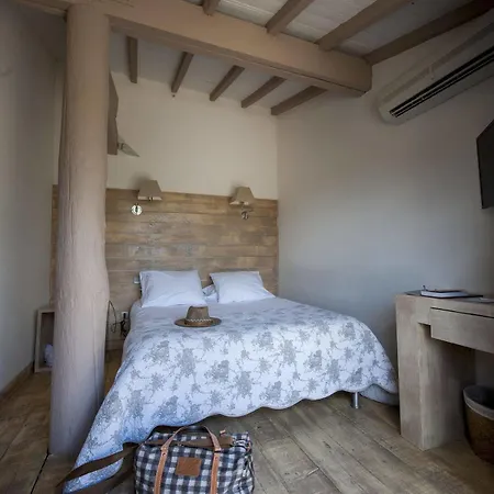 Hotel Restaurant Les Arnelles 4*